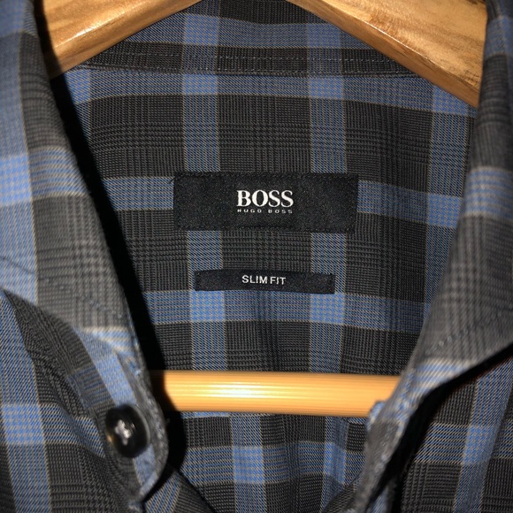 Hugo Boss plaid pattern button-down dress shirt - Picture 4 of 6